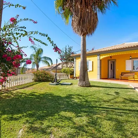 Isabel Villa *
