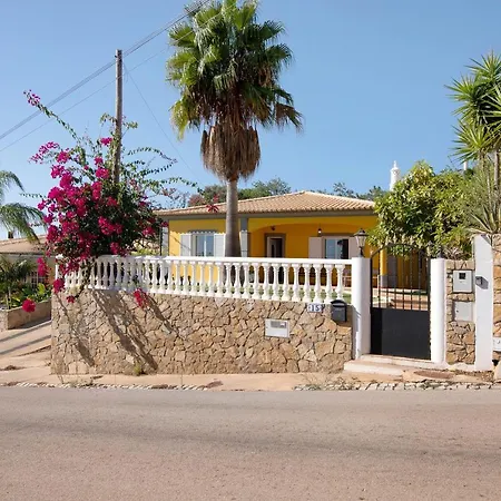 Isabel Villa *